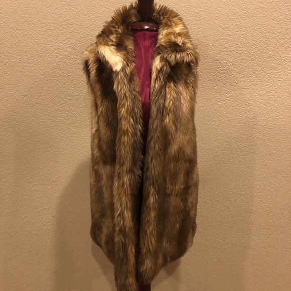 Universal Thread Jackets & Blazers - Universal Thread Faux Fur Vest